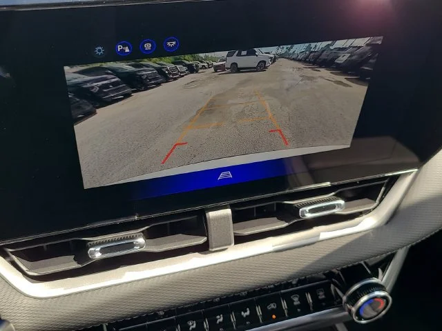 New 2027 Summit White Chevrolet LT image 31