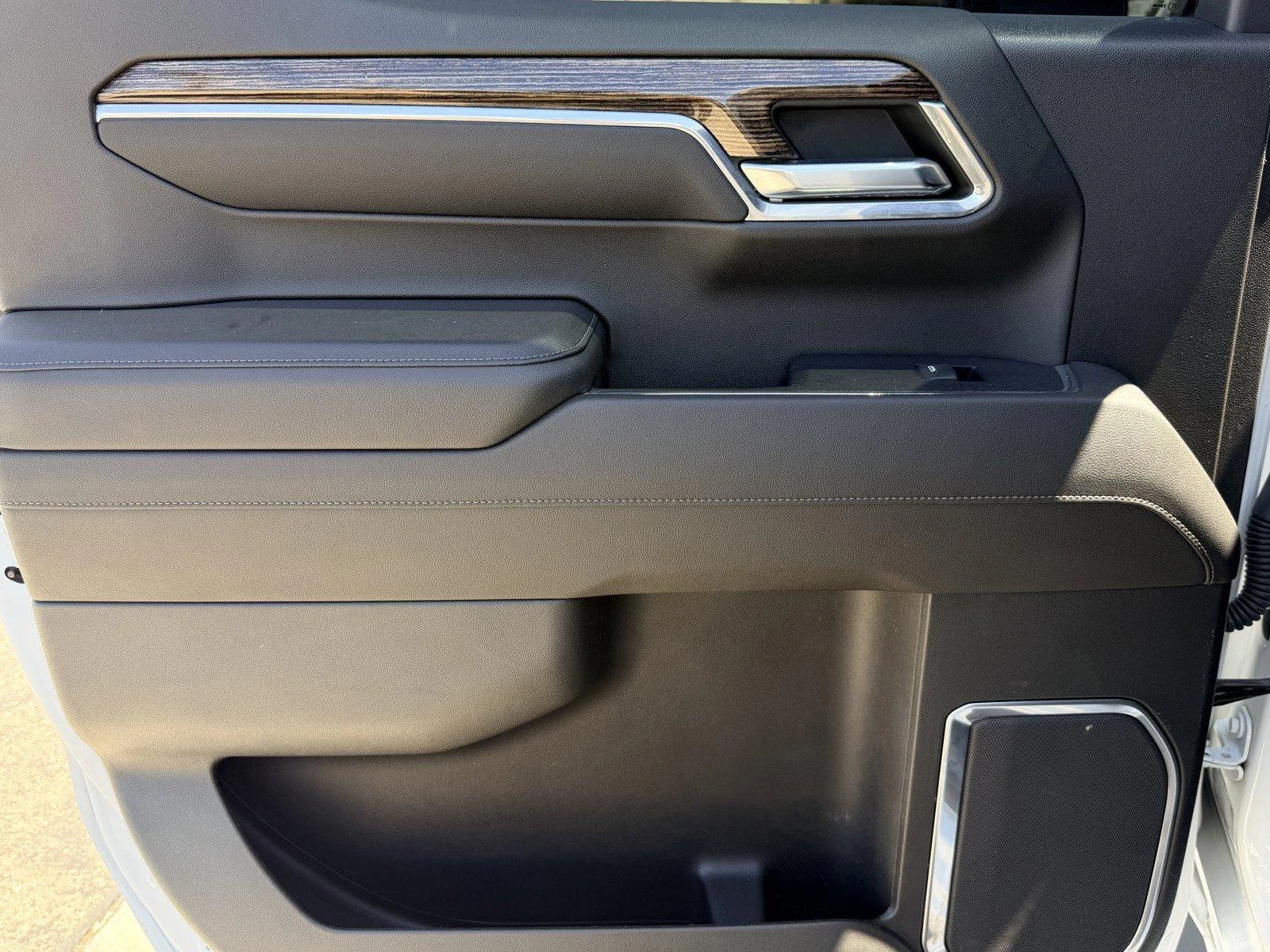 Used 2022 Summit White GMC Elevation image 14