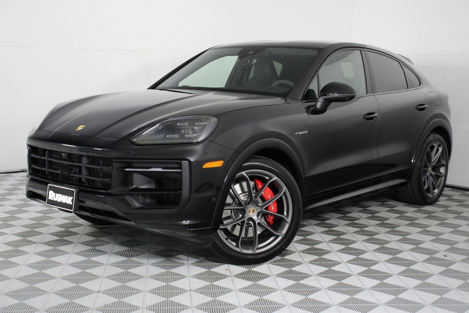 2025 Porsche Cayenne S E-Hybrid's photo