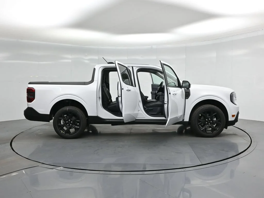 New 2026 Oxford White Ford Lariat image 4