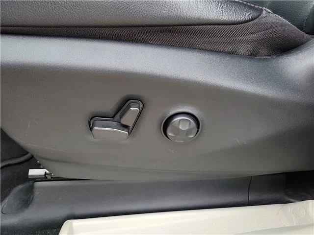 Used 2022  Chrysler Touring L Front-Wheel Drive Passenger image 13