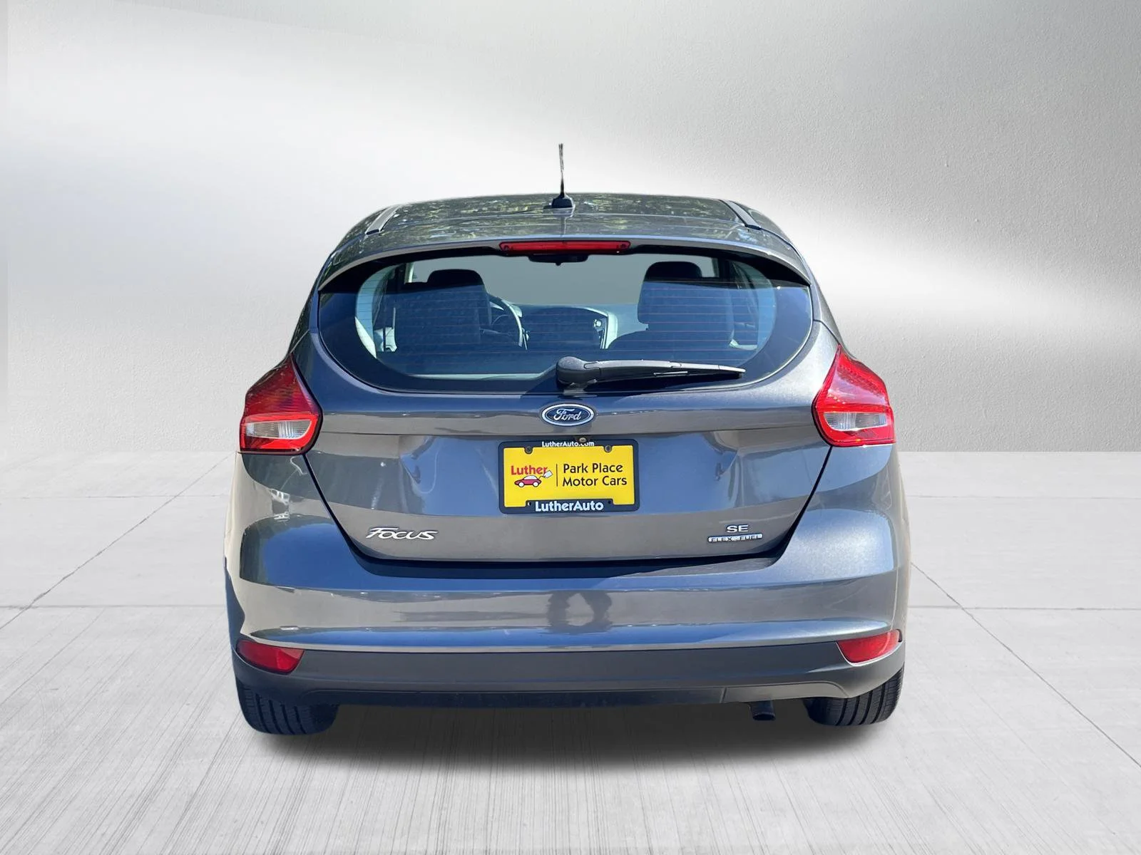 Used 2015 Magnetic Ford SE image 6