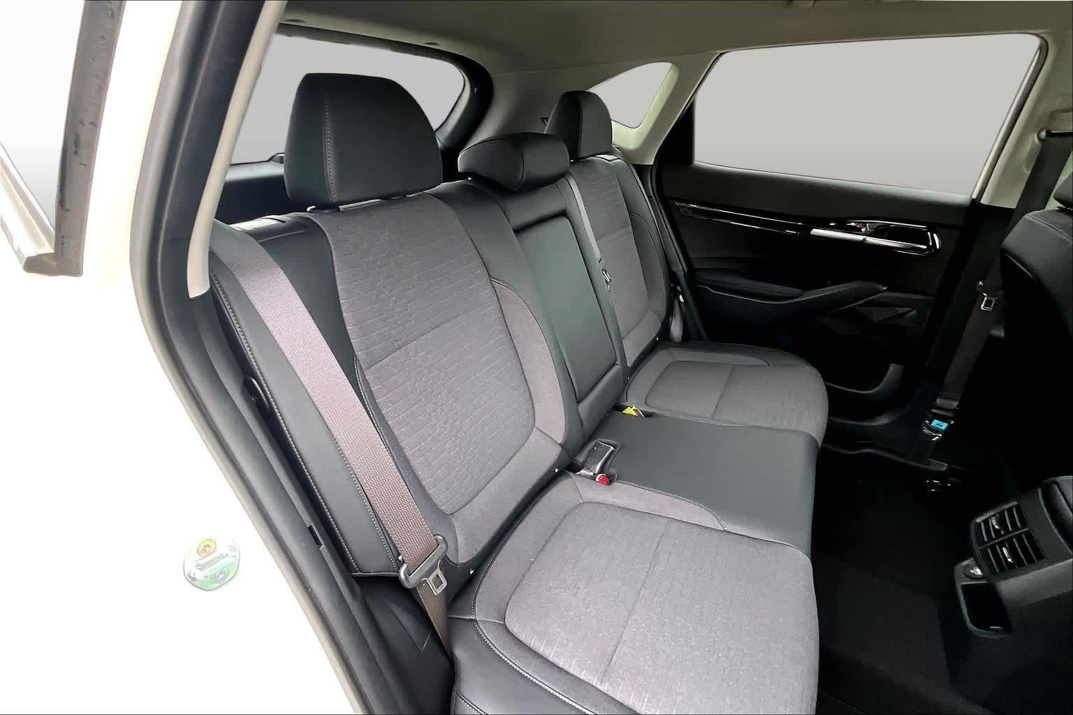 Used 2023 Snow White Pearl Kia S image 19