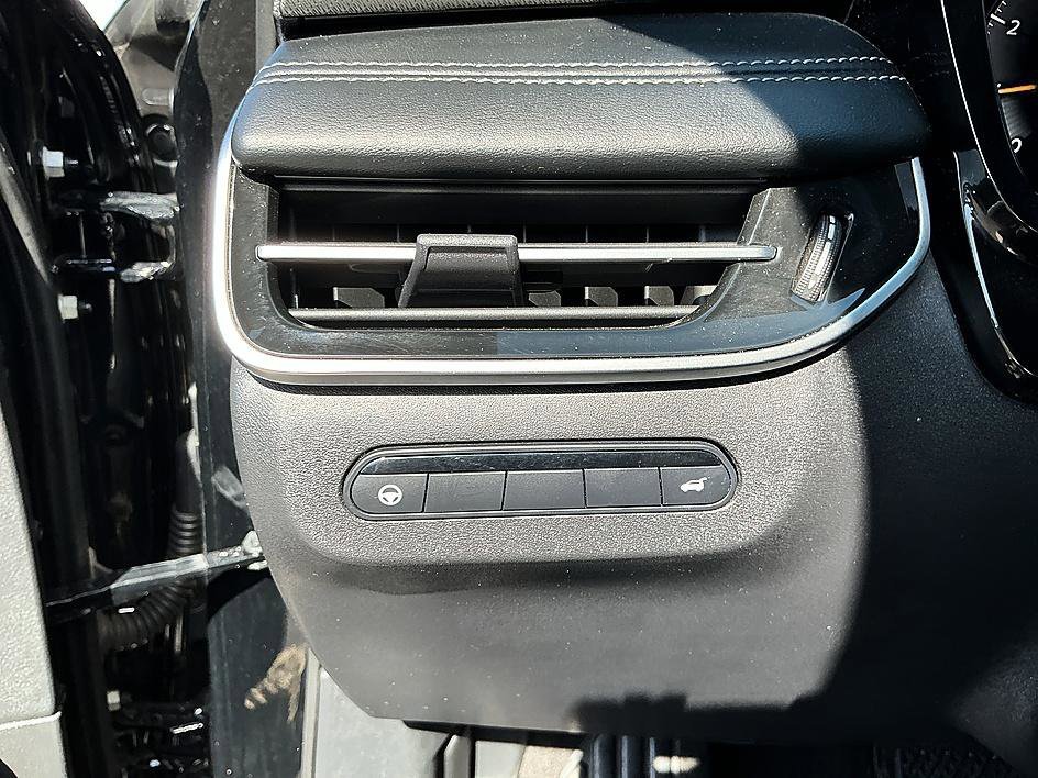 Used 2023 Mineral Black INFINITI LUXE image 13