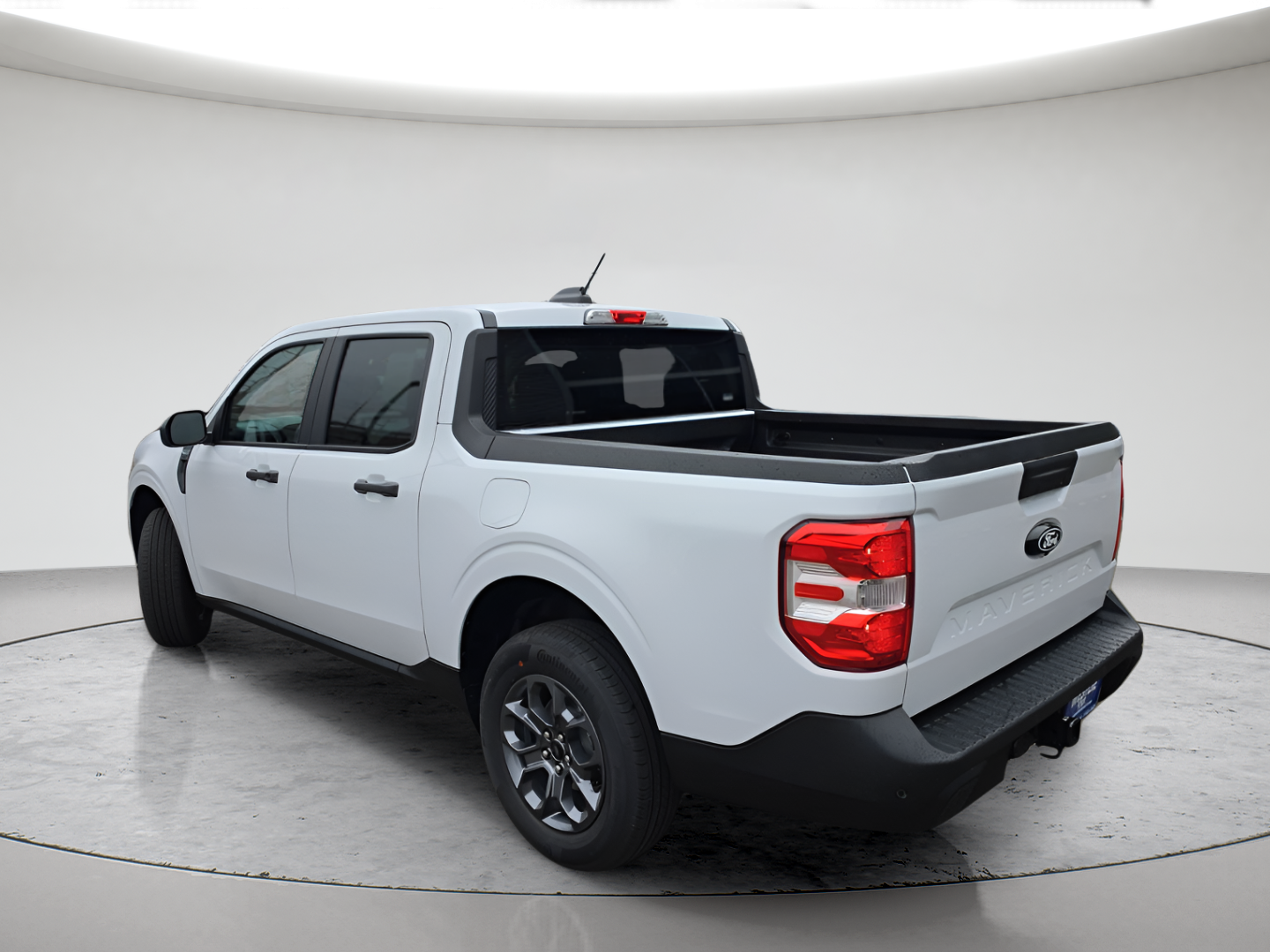 New 2026 Oxford White Ford XLT image 3