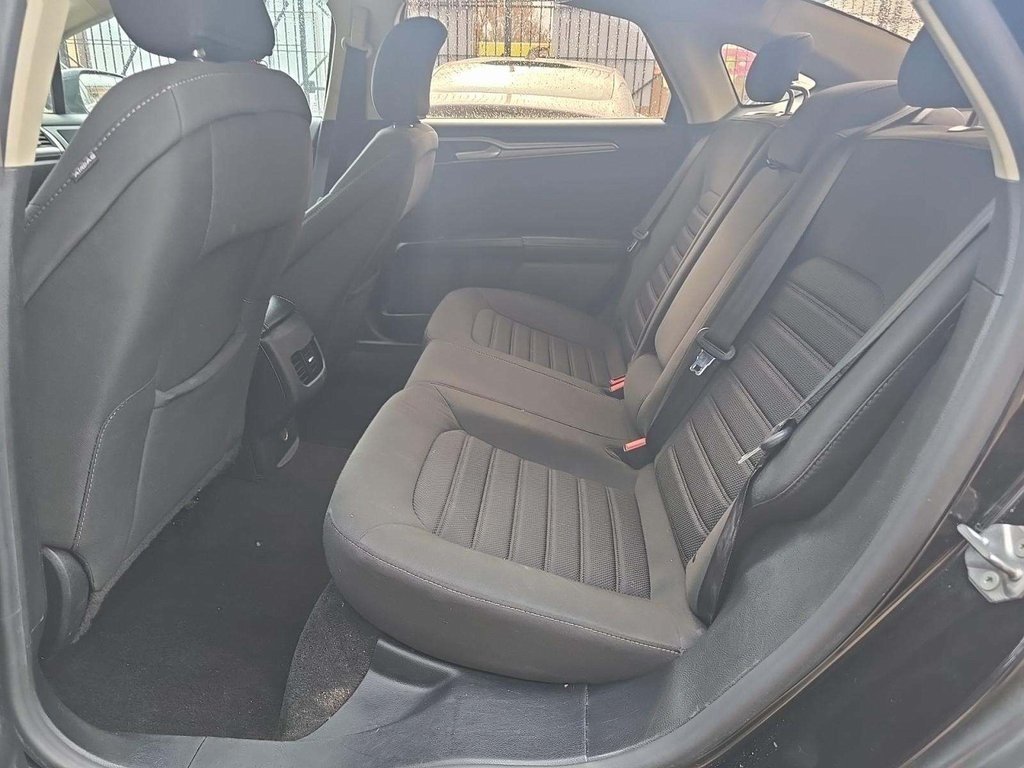 2019 Ford Fusion SE photo 2