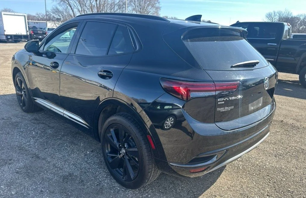 Used 2023 Black Buick Preferred image 5