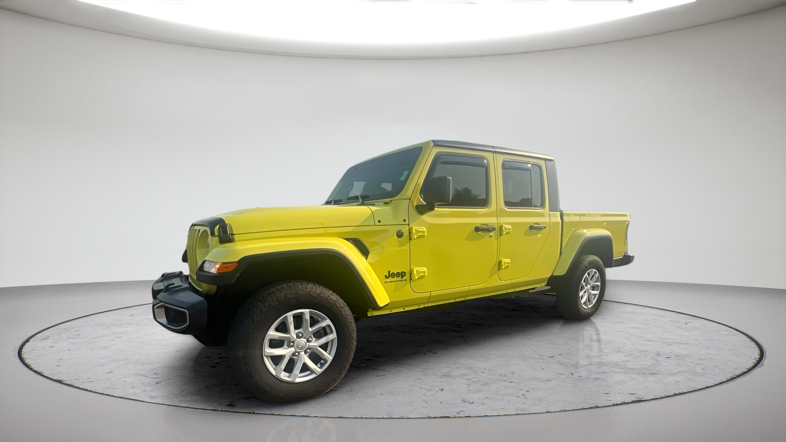 Used 2023 High Velocity Clearcoat Jeep Sport S image 1