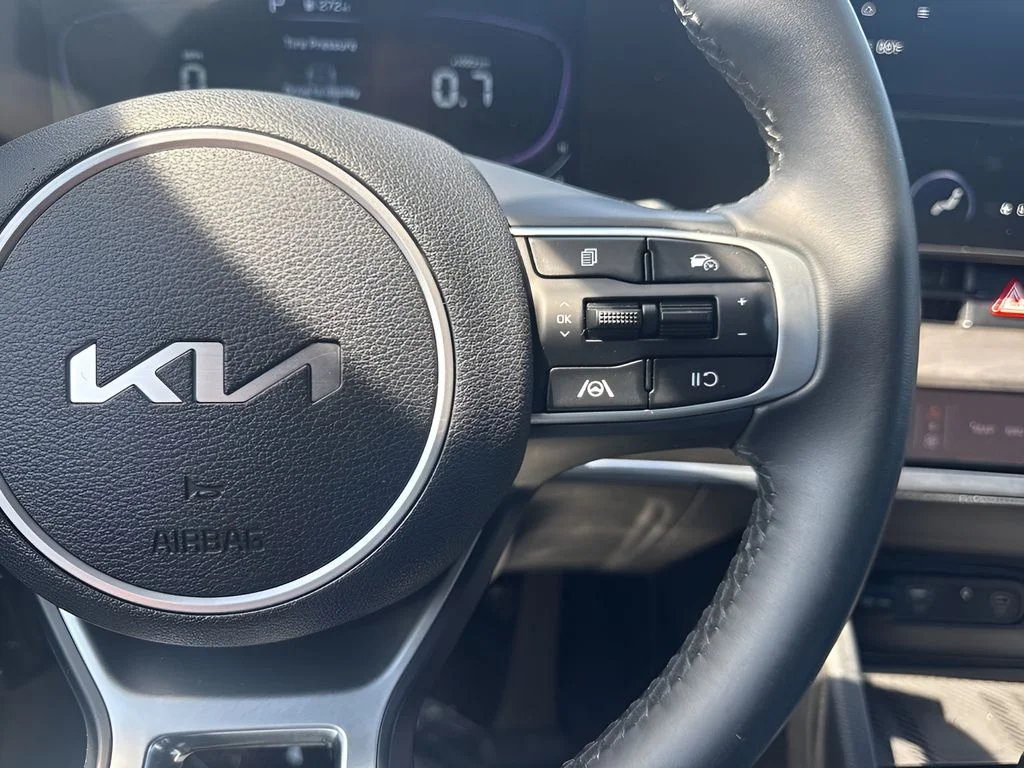 Used 2023 Black Kia X-Line image 16