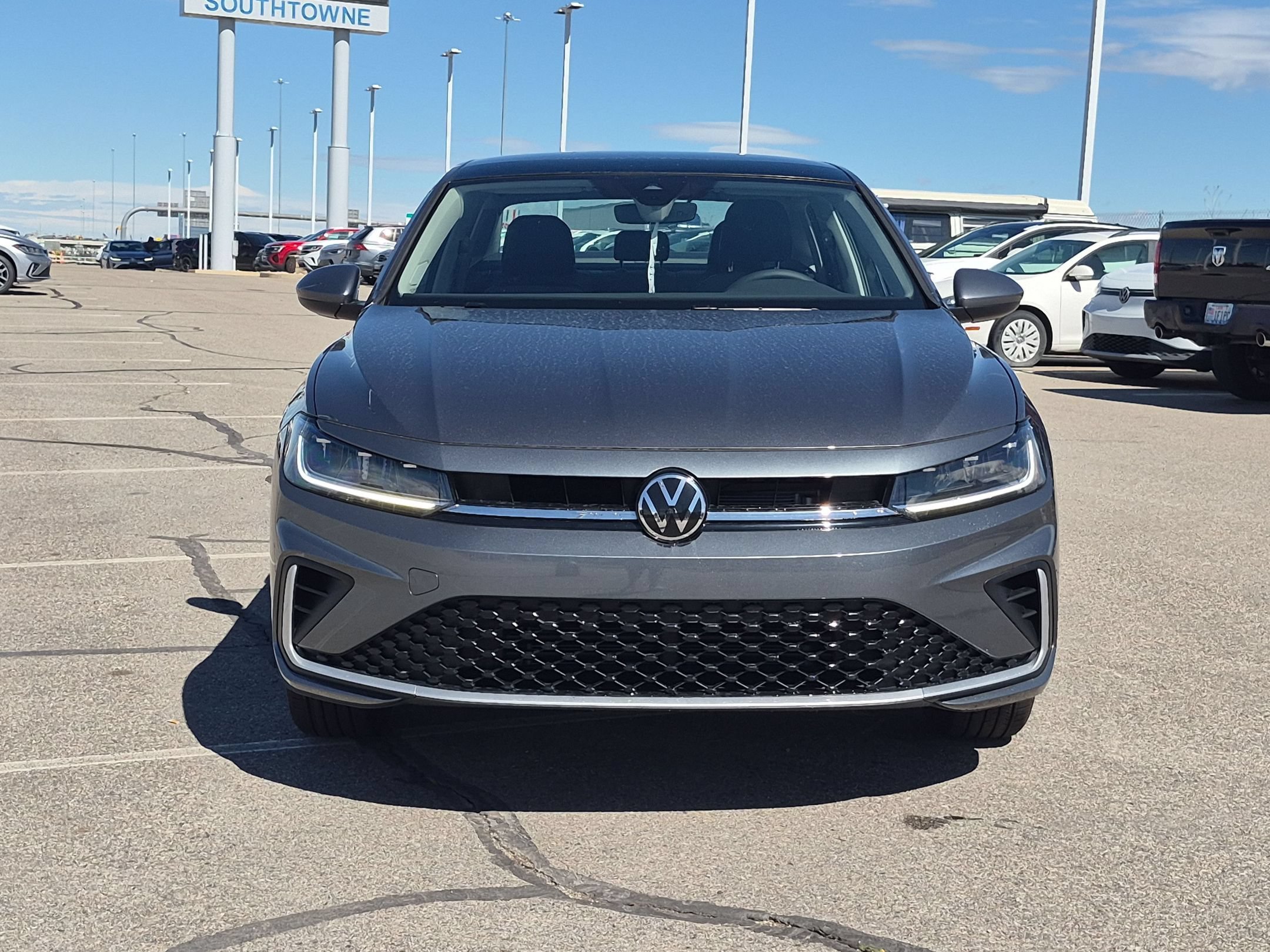 New 2027 Platinum Gray Metallic Volkswagen SE image 9