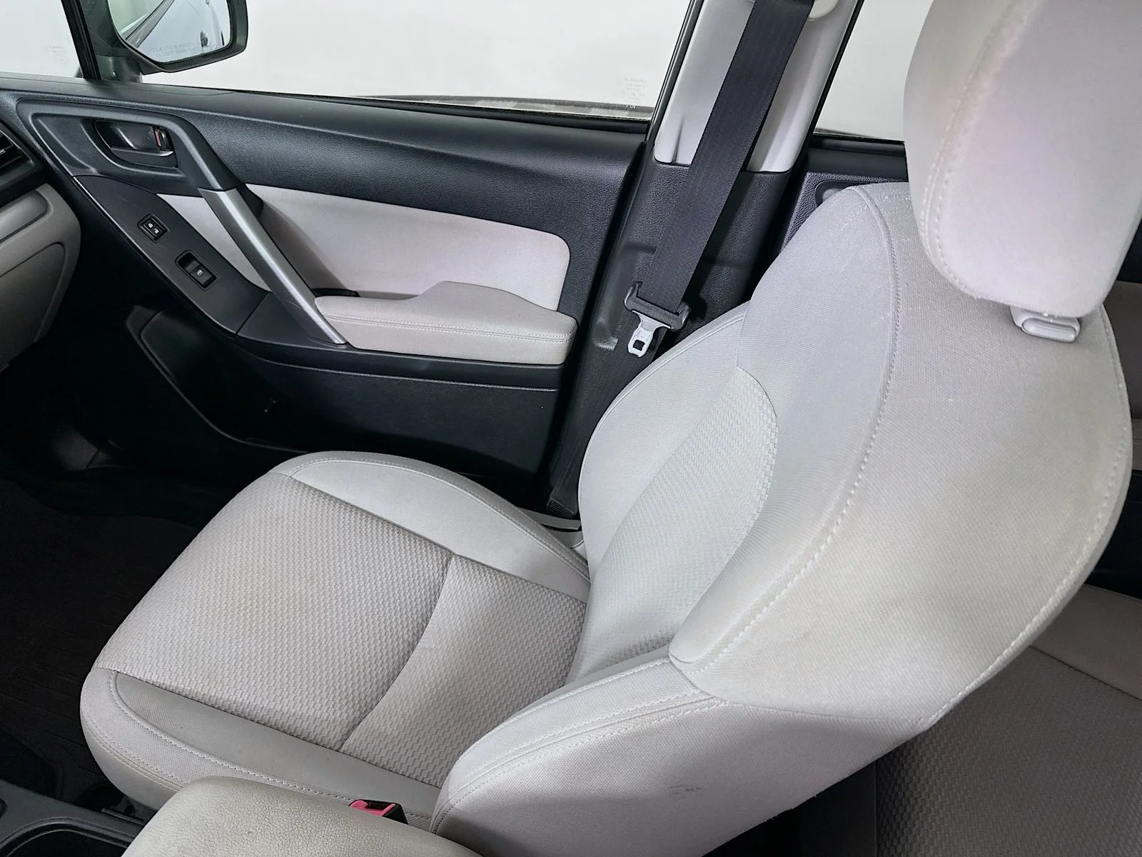 Used 2015 Ice Silver Metallic Subaru 2.5i Premium image 23