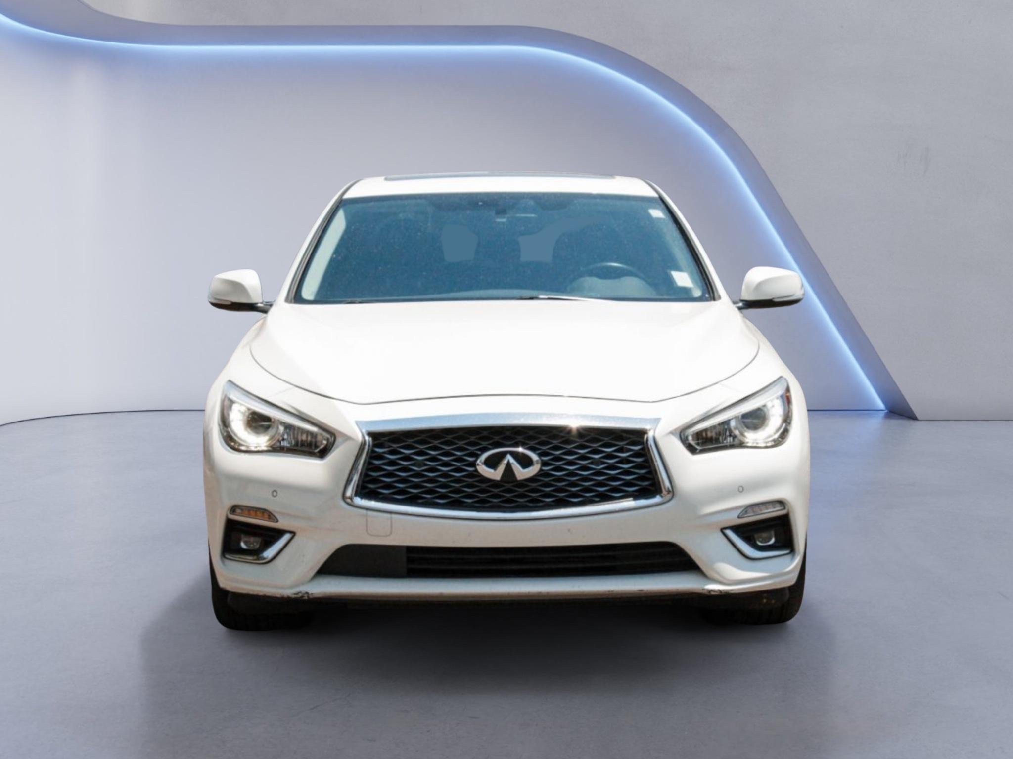 Used 2023 Majestic White INFINITI LUXE image 2