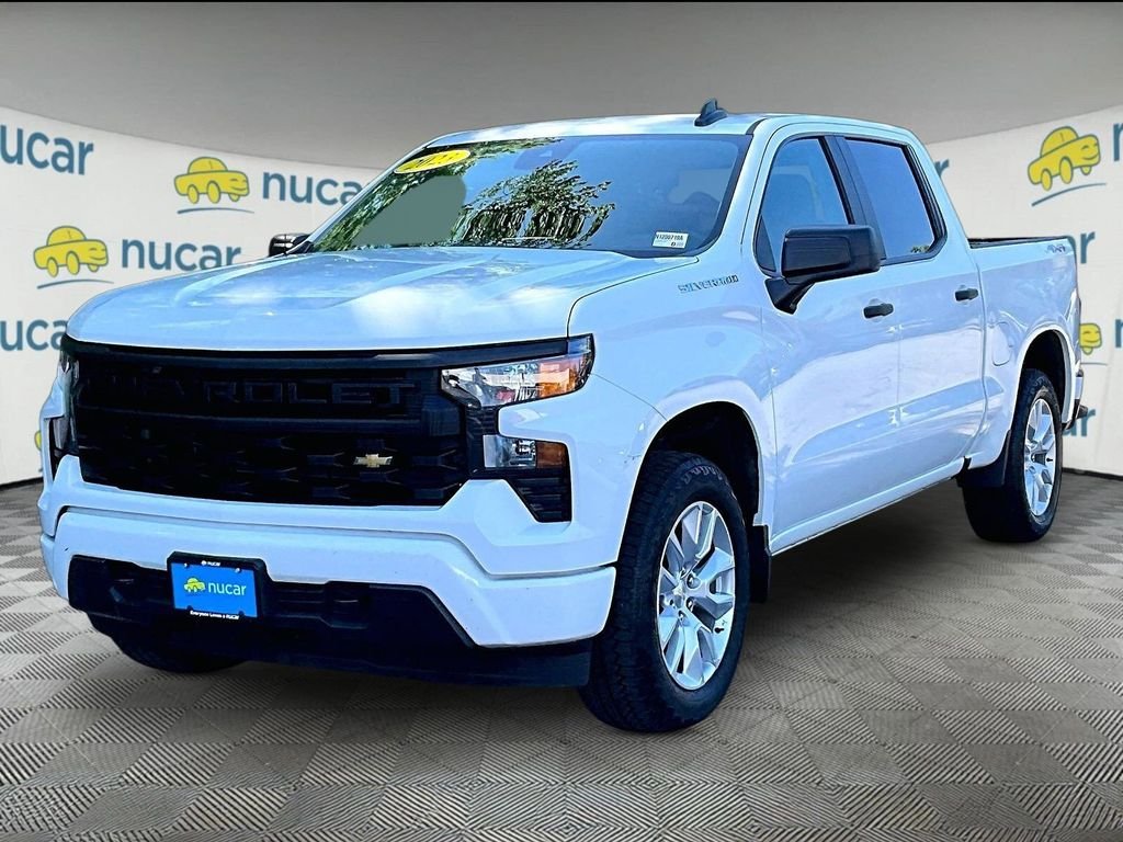 Used 2023 White Chevrolet Custom image 3