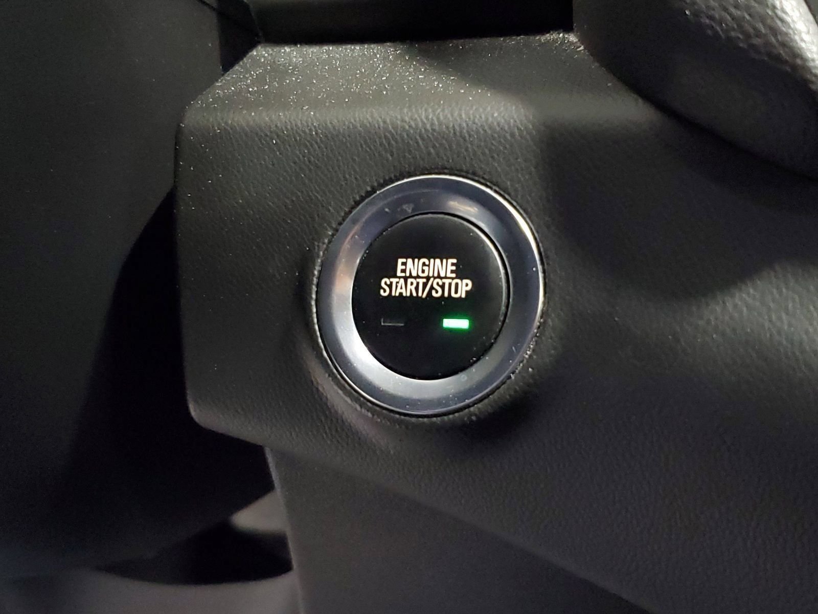 Used 2022 White GMC SLT image 26