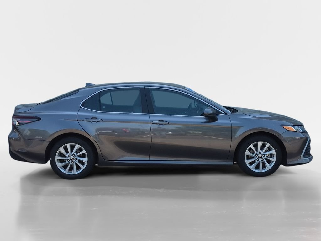2023 Toyota Camry LE - Photo 3