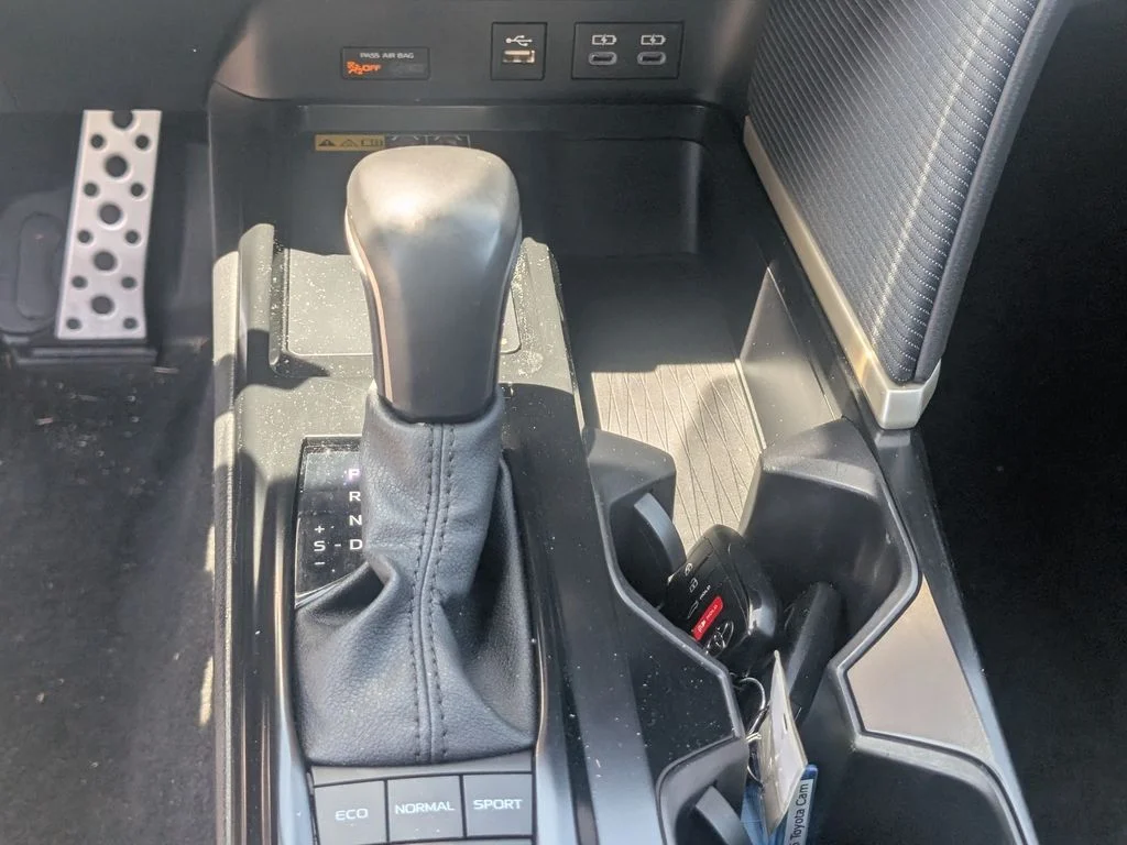 Used 2025  Toyota SE image 18