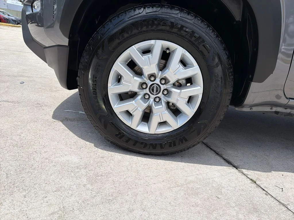 2022 Nissan Frontier SV - Photo 11