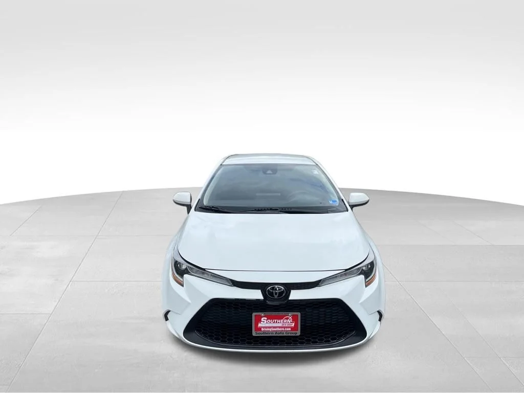 Used 2022 White Toyota LE image 11