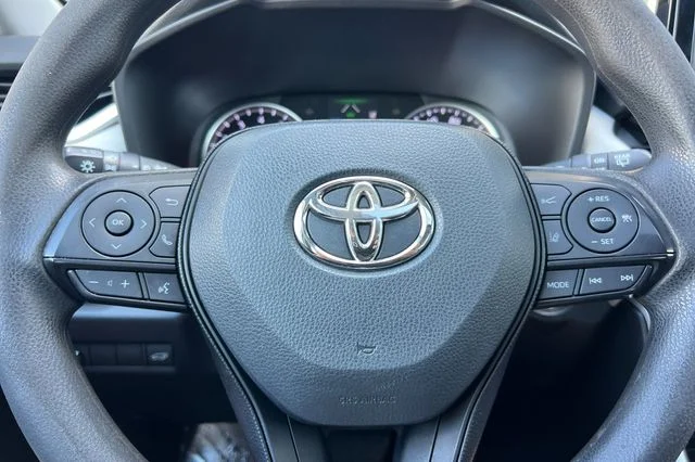 Used 2019 White Toyota XLE image 26