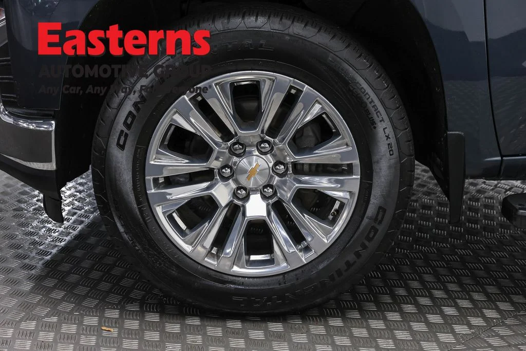 Used 2020 Gray Chevrolet LT image 30