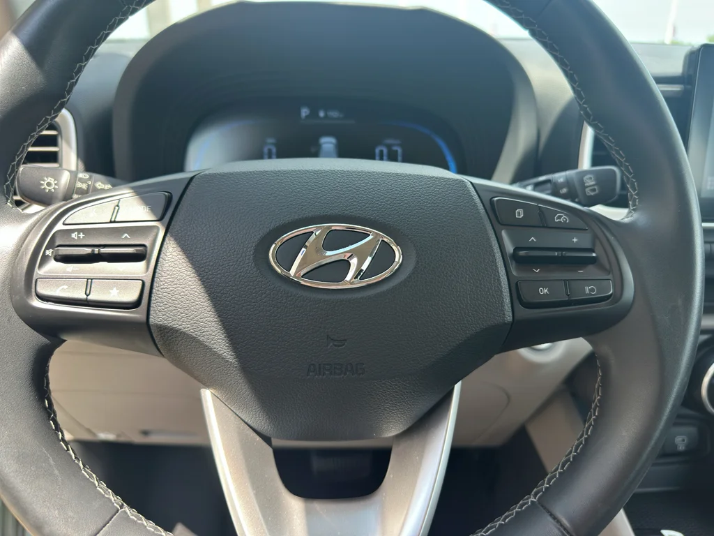 Used 2025 Mirage Green Hyundai SEL image 13