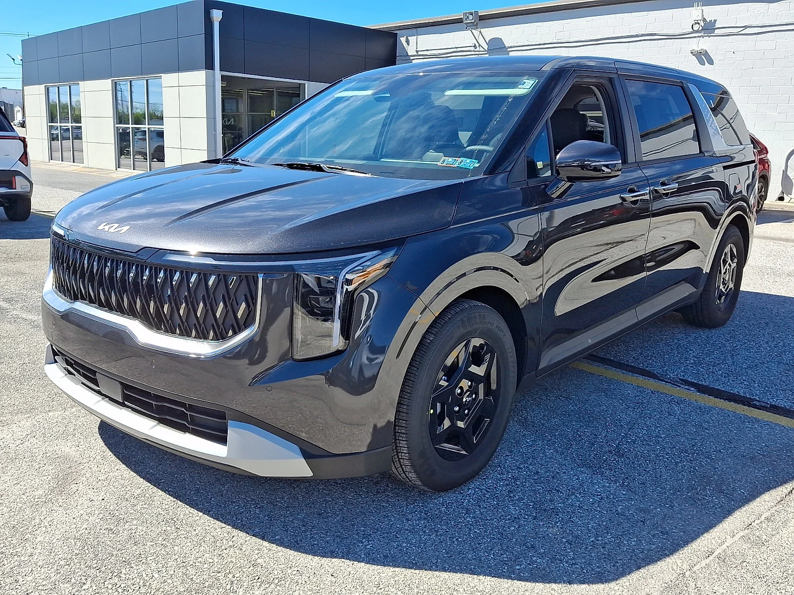 New 2027 Gray Kia LXS image 4