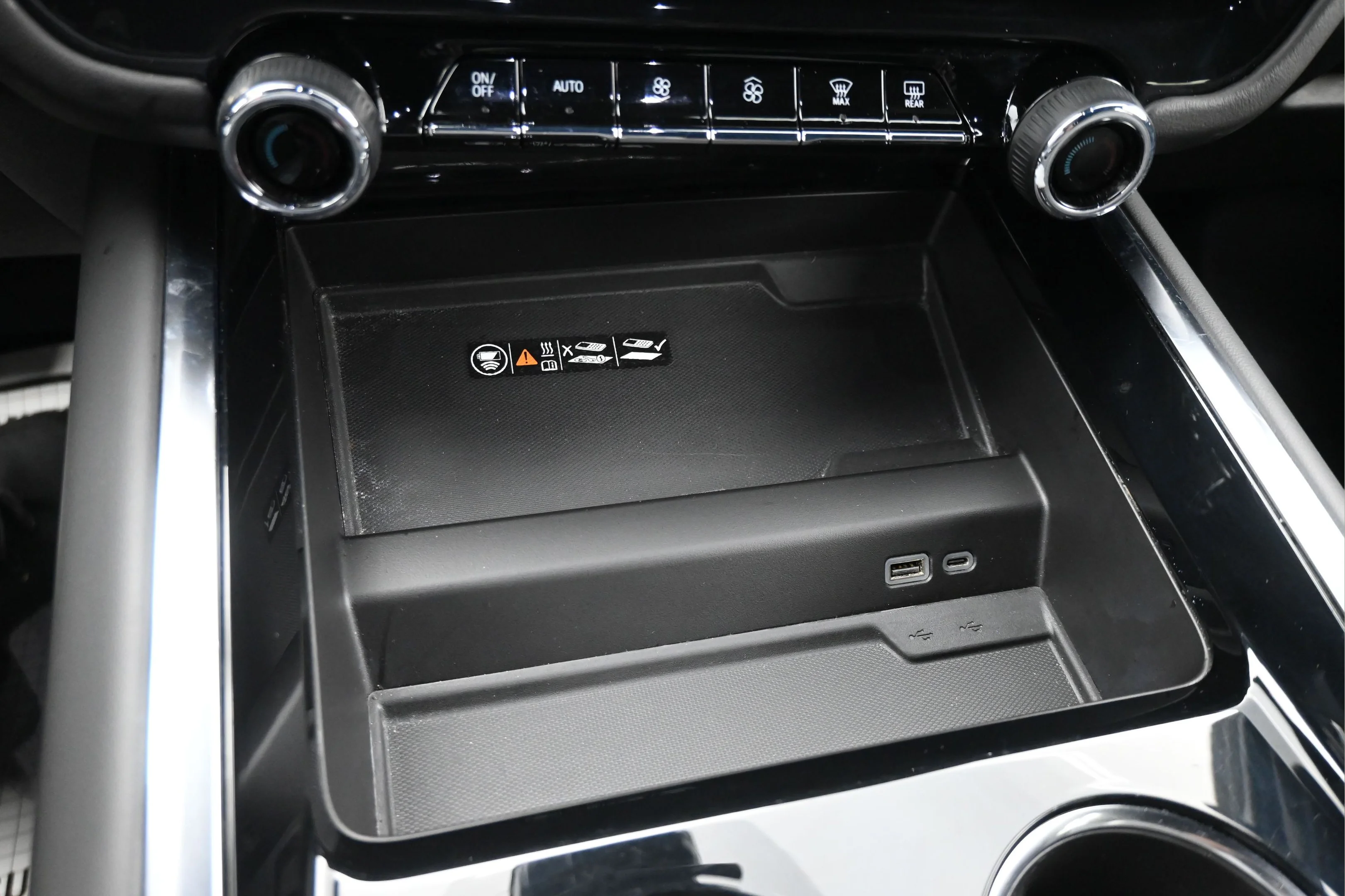 Used 2025 Summit White Chevrolet LT image 26