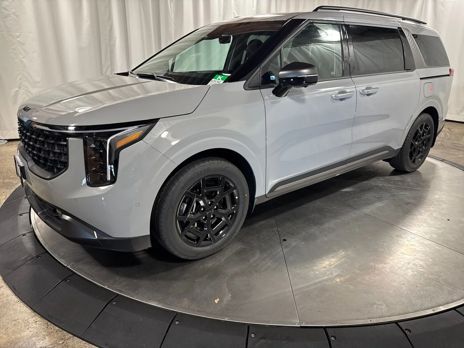2026 Kia Sedona SX Prestige HEV's photo