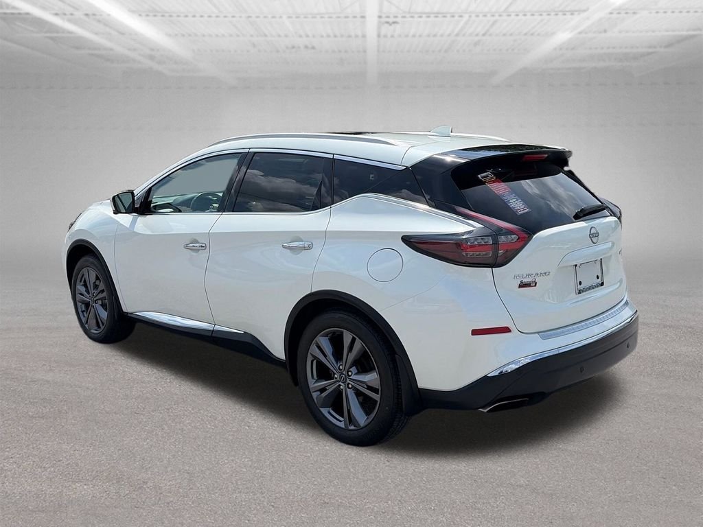 Used 2024 Pearl White Nissan Platinum image 4