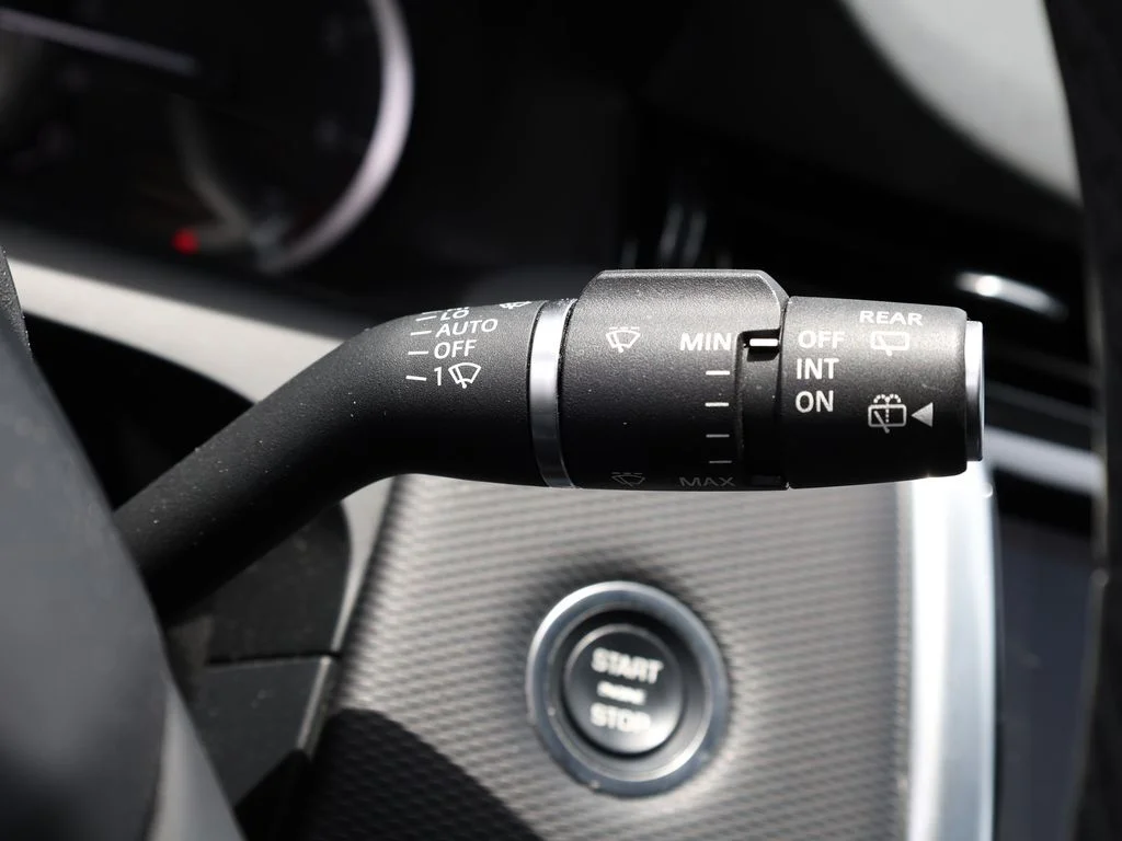 Used 2023 Gray Land Rover S R-Dynamic image 40