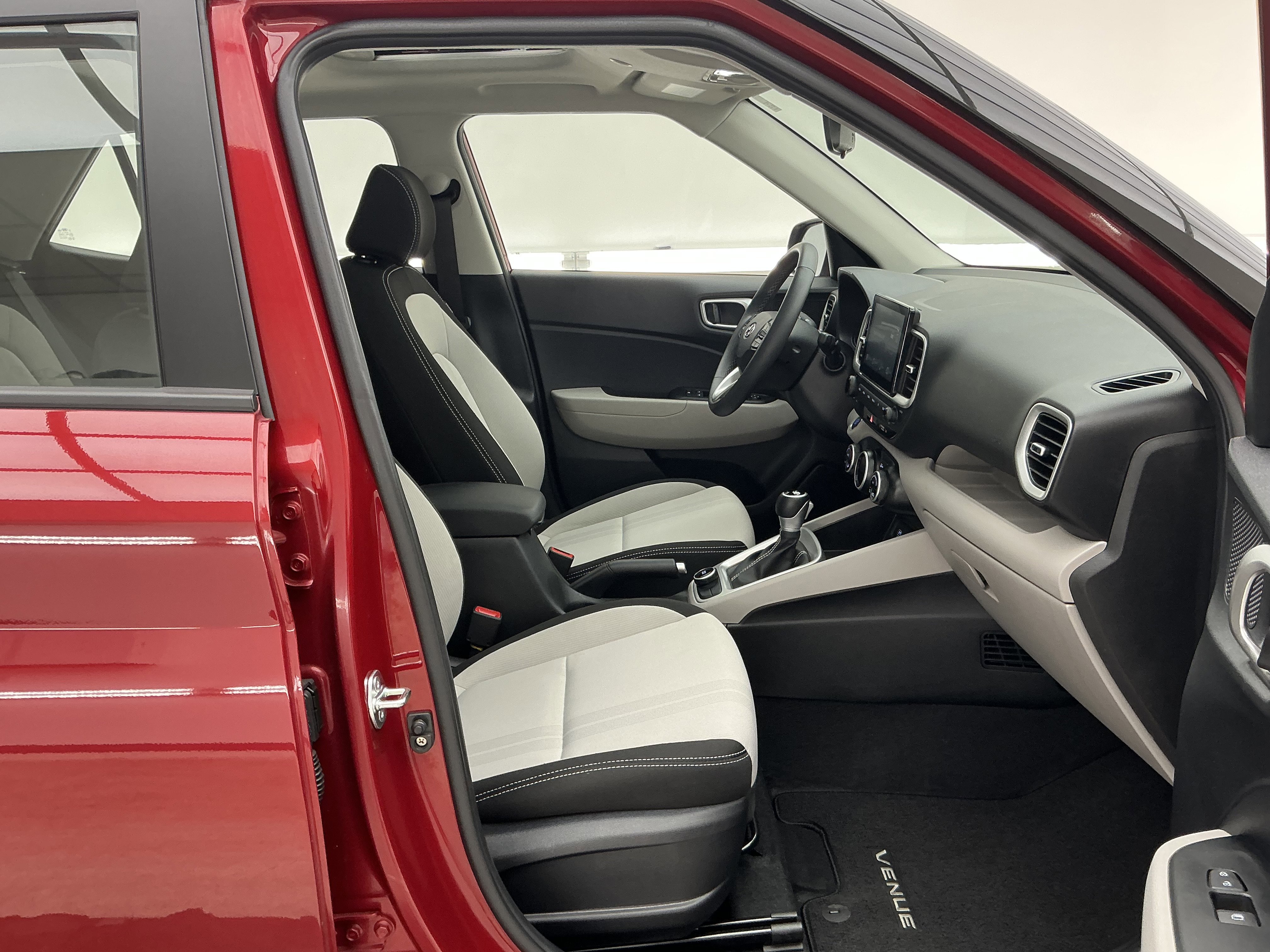 2025 Hyundai Venue SEL - Photo 26