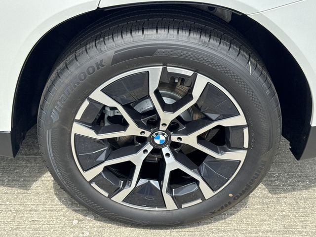 New 2026 Mineral White Metallic BMW 30 xDrive image 25