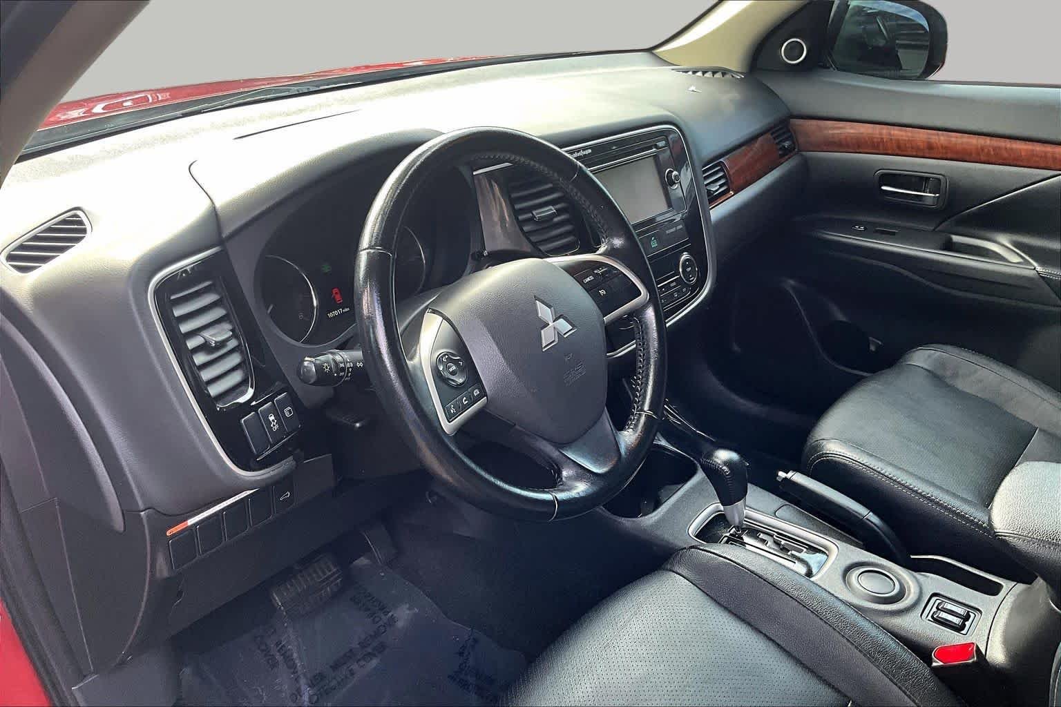 Used 2015 Rally Red Mitsubishi SE image 18