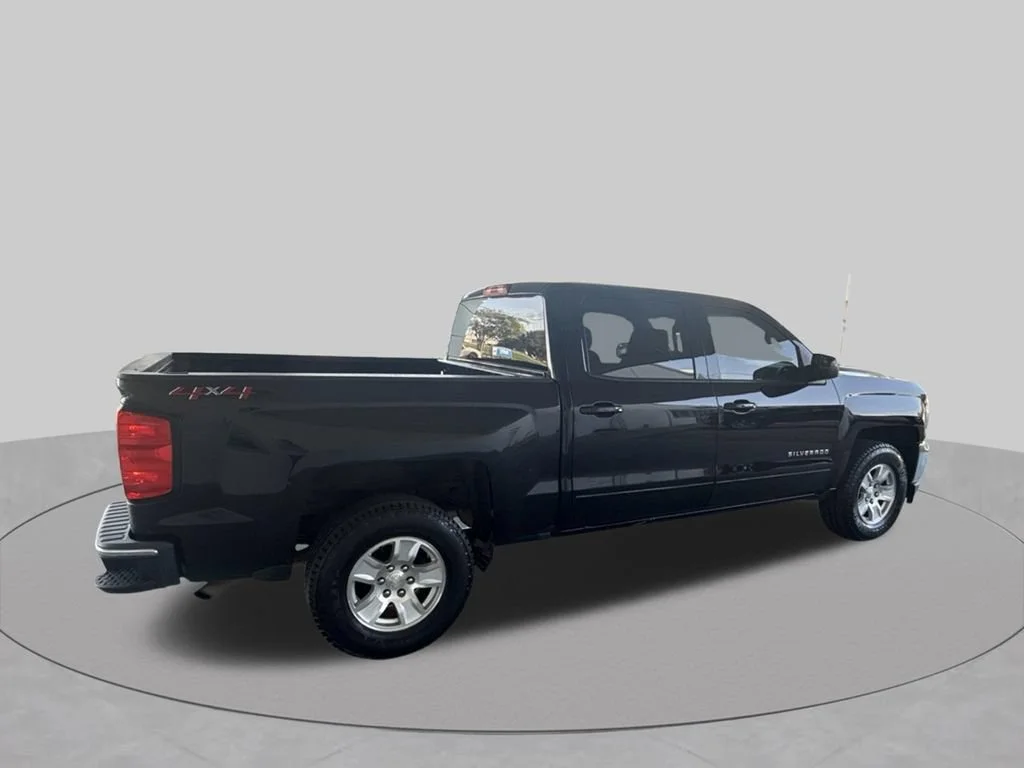 Used 2018 BLACK Chevrolet LT image 9