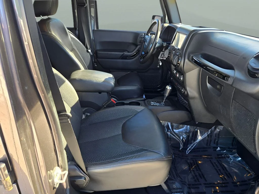 Used 2016 Gray Jeep Unlimited Sahara image 7