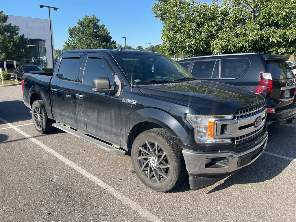 Used 2018 Shadow Black Ford XLT image 2