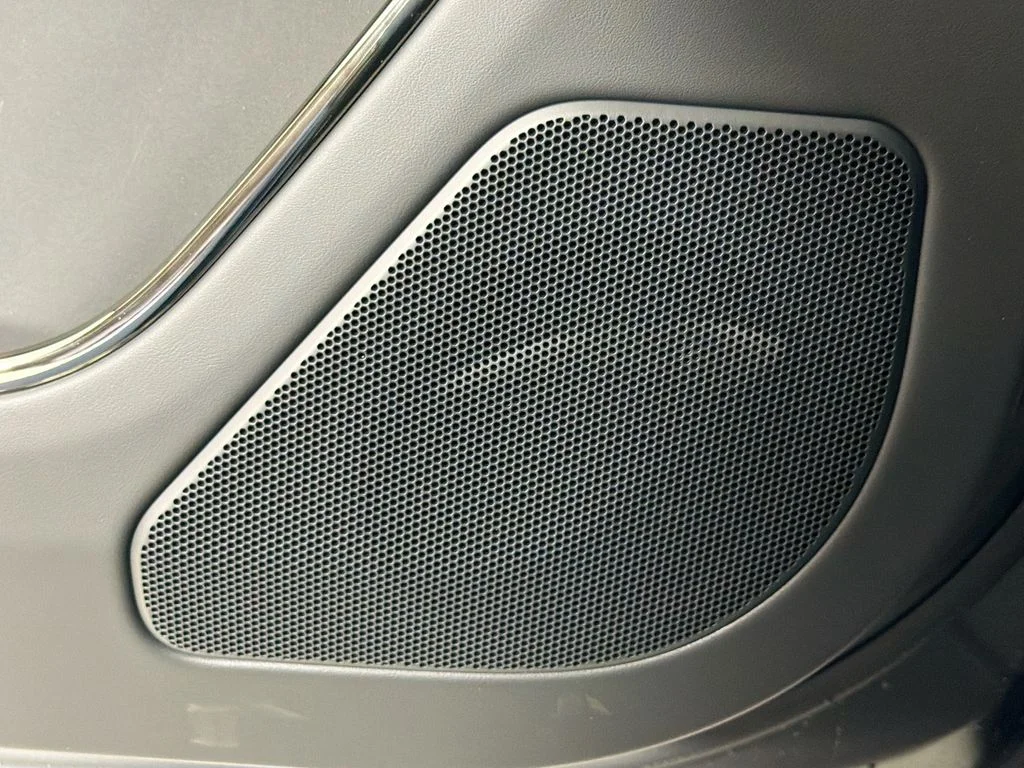 New 2026 Carpathian Grey Land Rover Dynamic SE image 19