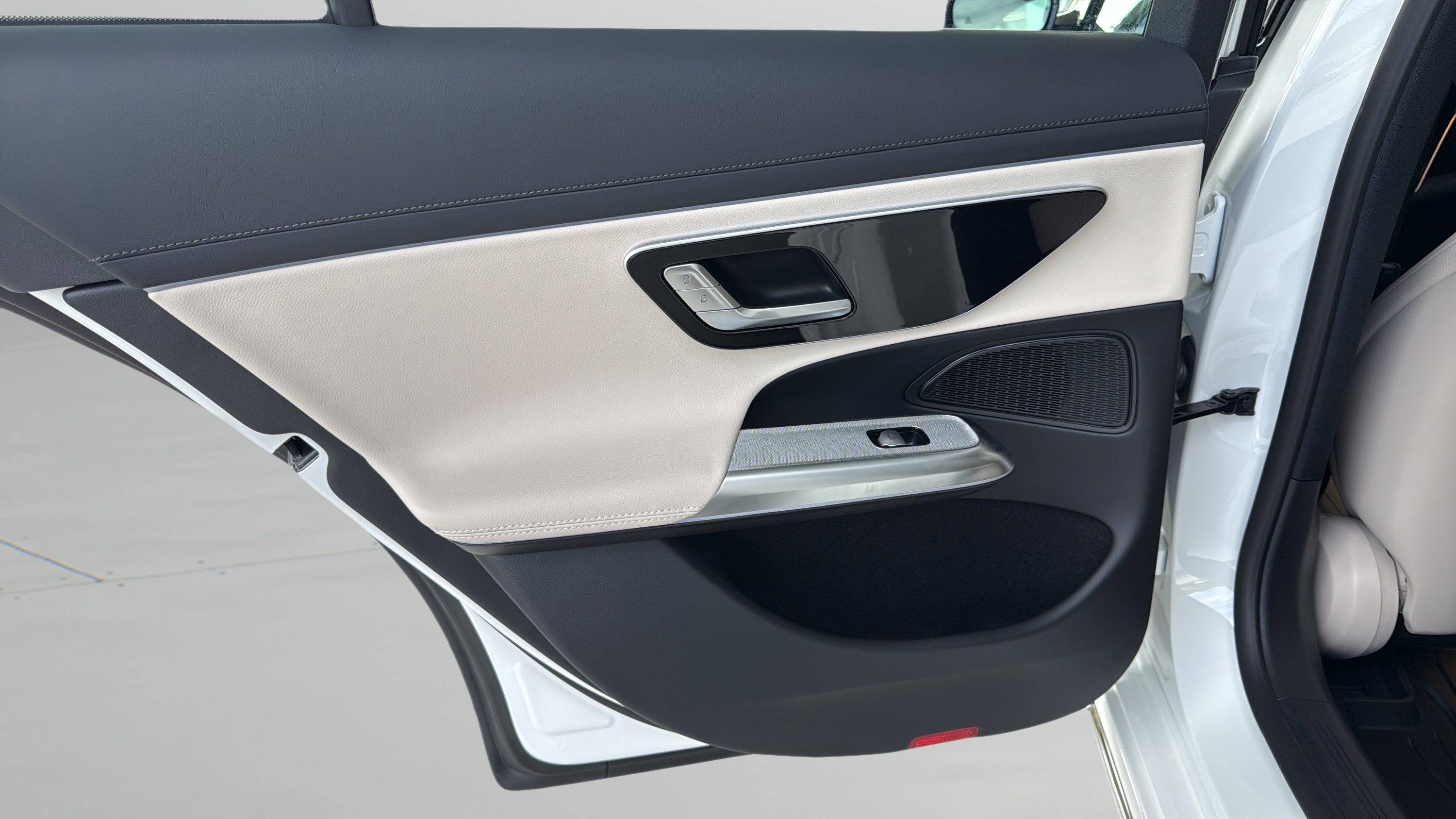 New 2026 Polar White Mercedes-Benz E 350 image 17