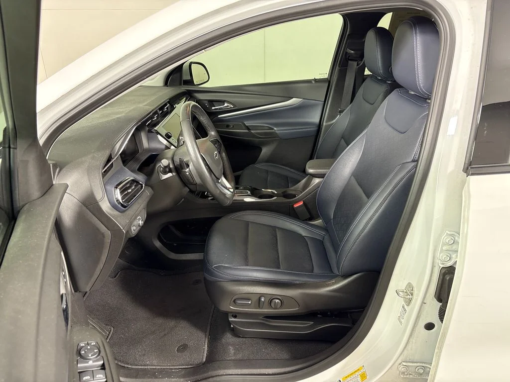 Used 2023 White Chevrolet Premier image 31