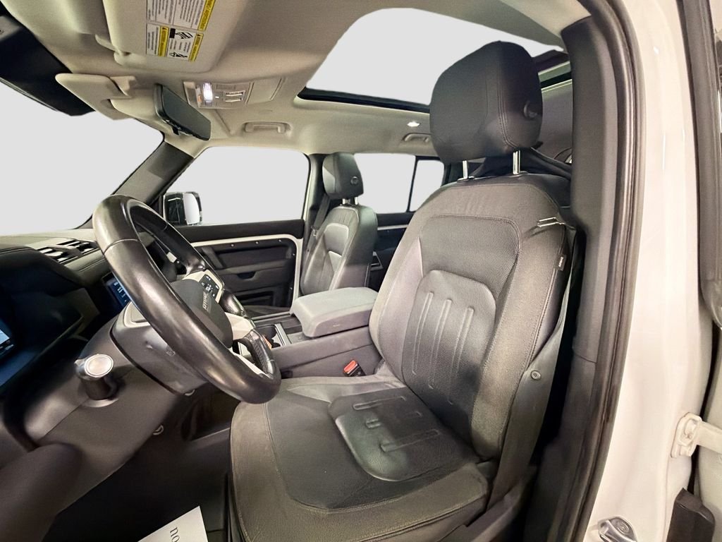 Used 2021 White Land Rover SE image 5