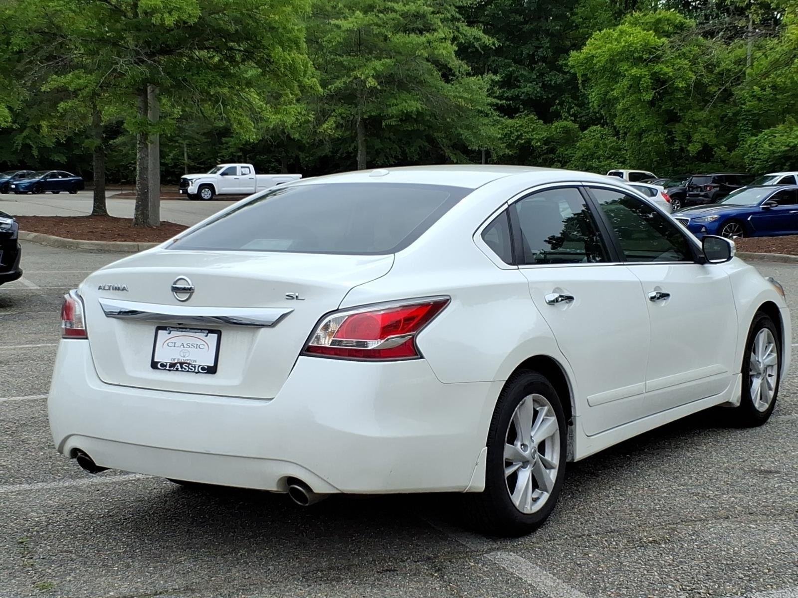 Used 2015 Pearl White Nissan 2.5 SL image 8