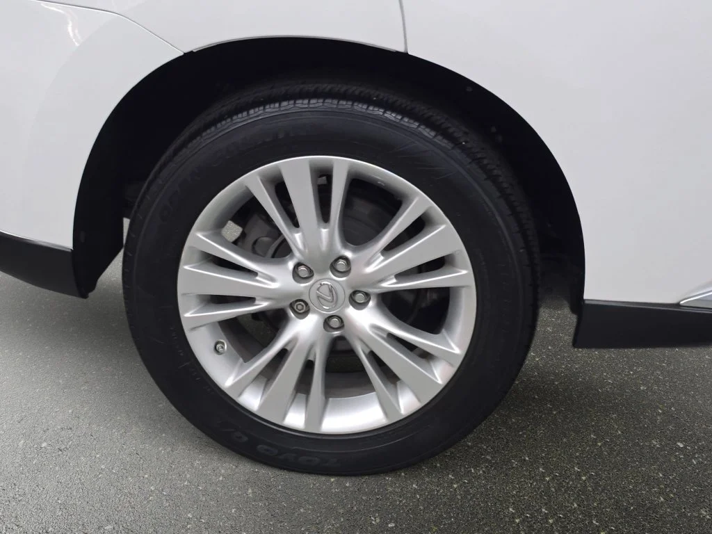 Used 2010 White Lexus 450h image 34