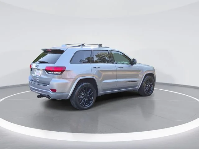 Used 2019 Silver Jeep Altitude image 8
