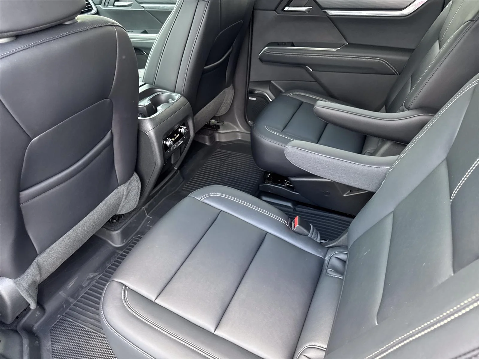 Used 2026 Sterling Metallic GMC Elevation image 30