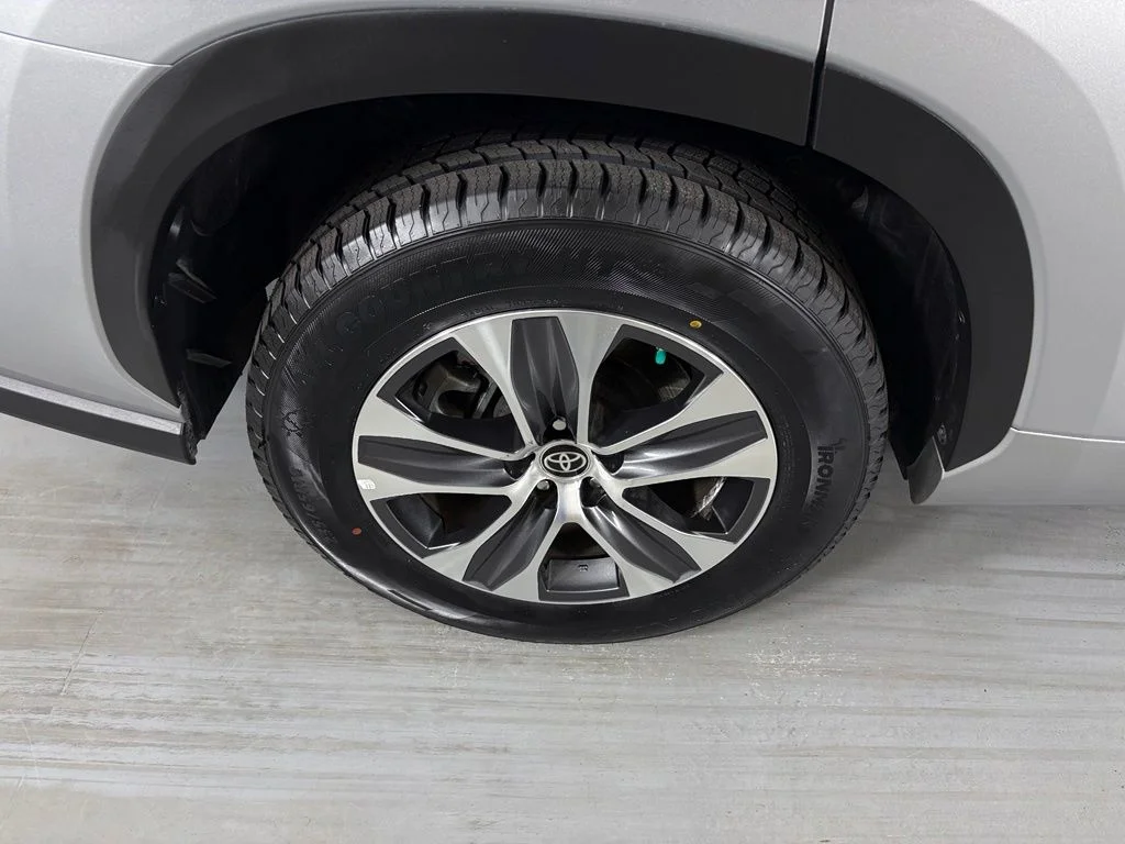 Used 2024 Silver Toyota XLE image 10