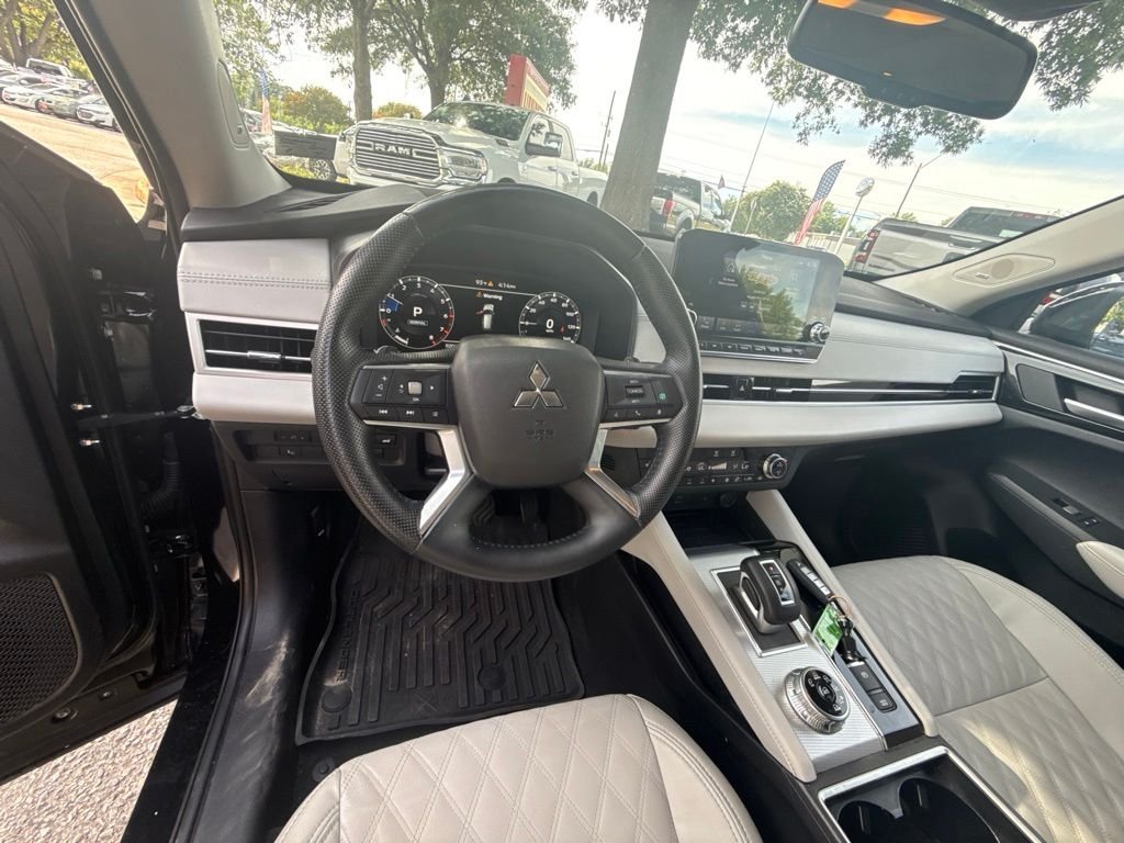 Used 2024 Gray Mitsubishi SEL Platinum Edition image 17