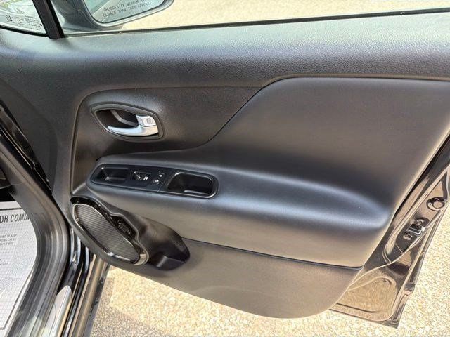Used 2018 Black Jeep Altitude image 19