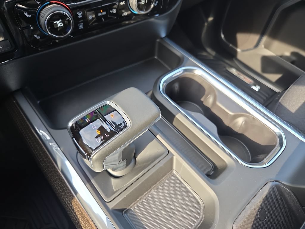 New 2026 Summit White Chevrolet RST image 21