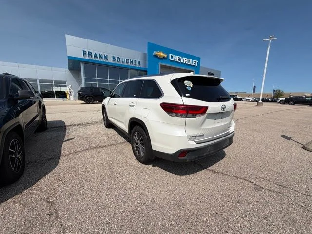 Used 2019 Blizzard Pearl Toyota XLE image 2
