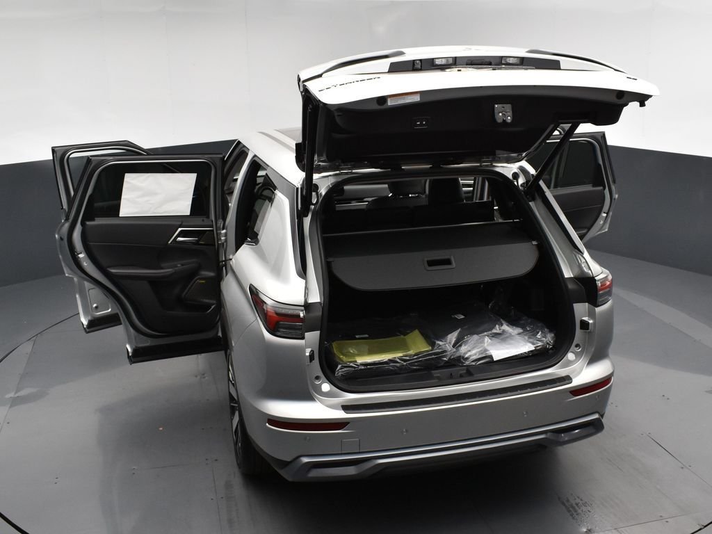 New 2026 Silver Mitsubishi SE image 23